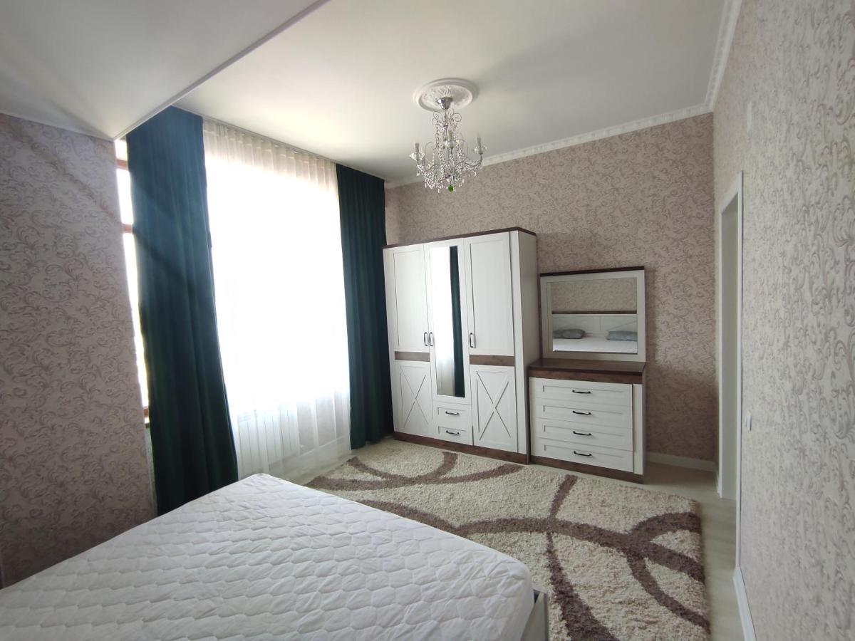 Prestigious Apartment In Bishkek Esterno foto