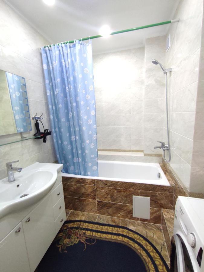Prestigious Apartment In Bishkek Esterno foto
