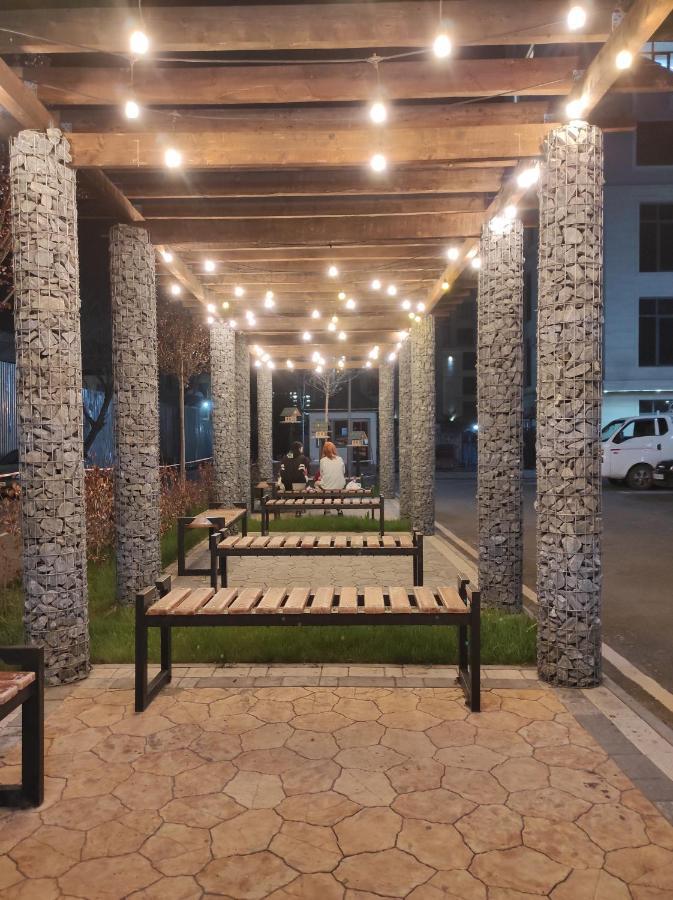 Prestigious Apartment In Bishkek Esterno foto